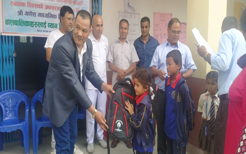 ६८ जना विद्यार्थी भाइबहिनीहरूलाई व्याग वितरण